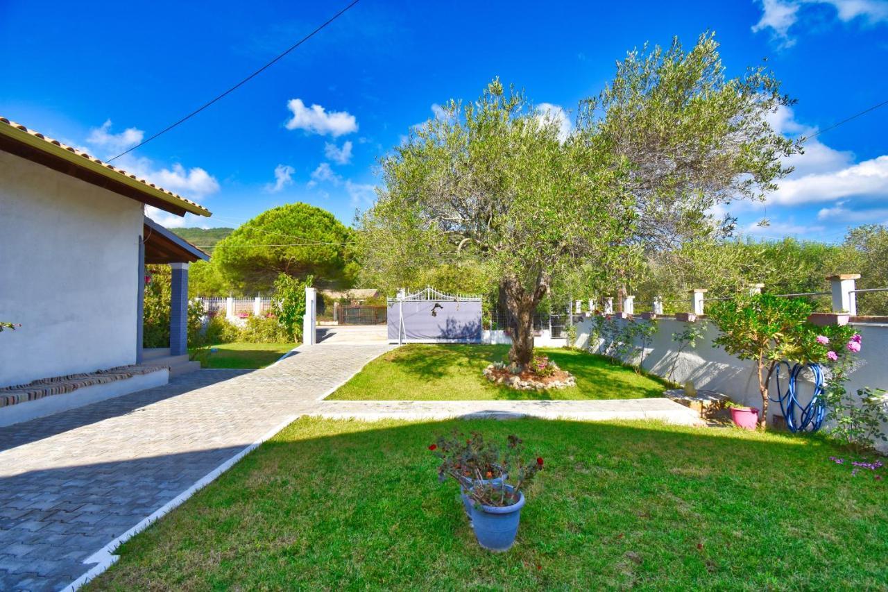 Ninas Cottage Linia Екстер'єр фото